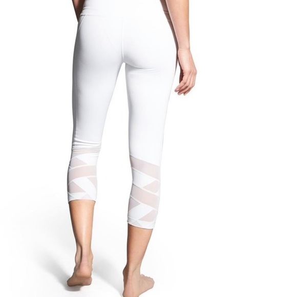 NWT NEW Athleta Pure White Mantra Capri Tight - Picture 2 of 7